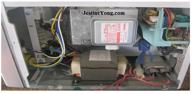 internal view of microwave oven